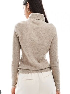 Abercrombie & Fitch Beige Turtleneck Sweater